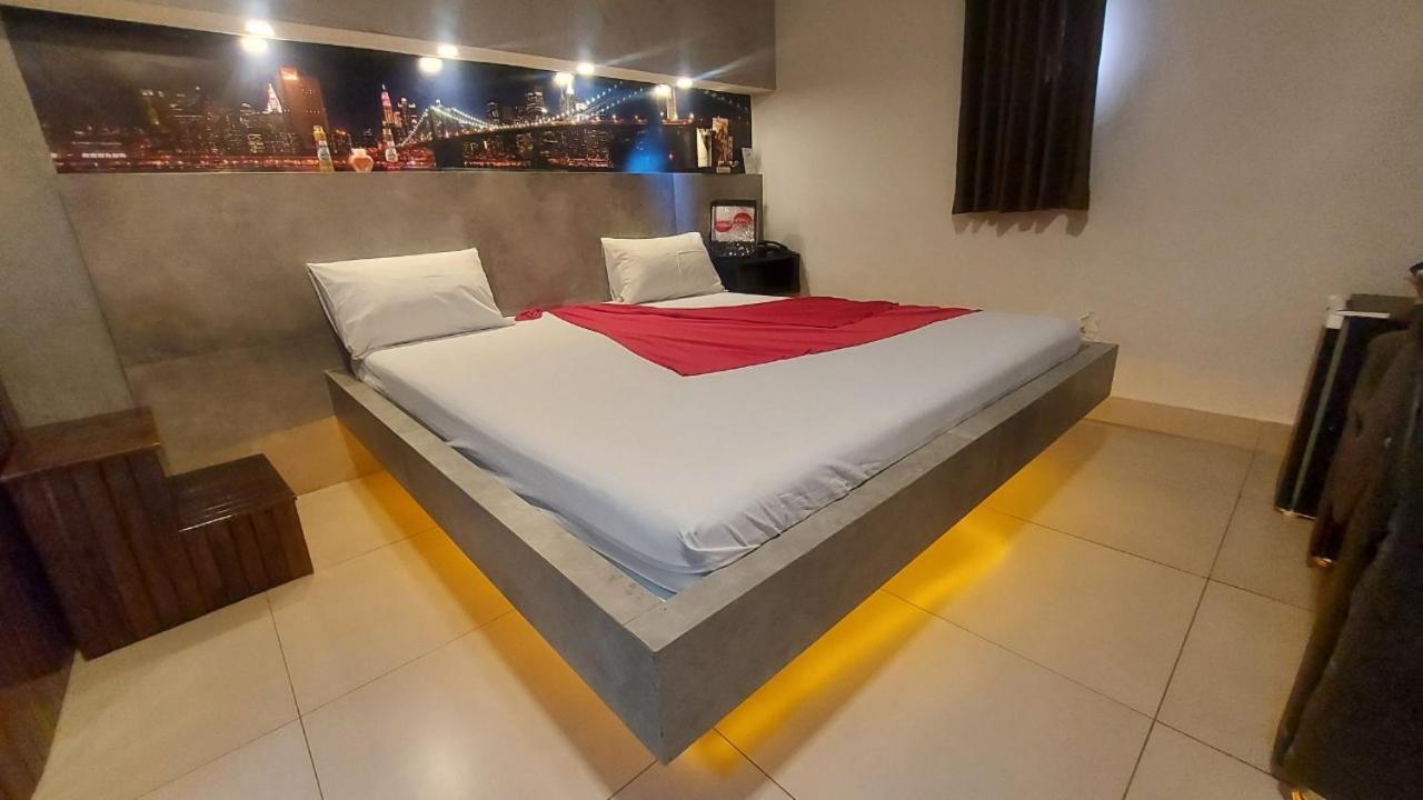 Motel Copacabana ريبيراو بريتو الغرفة الصورة